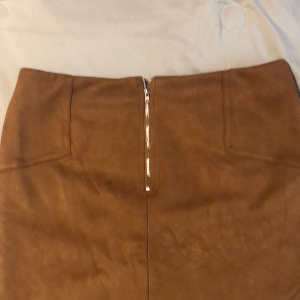 It’s super cute and comfortable and it’s a cute brown mini skirt